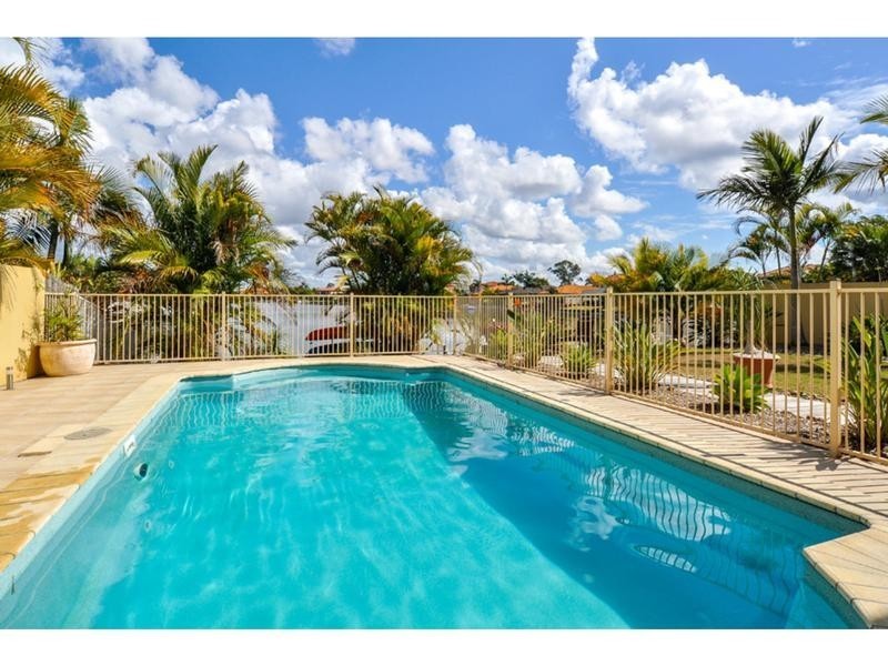 9 Oyster Cove Promenade, Helensvale QLD 4212