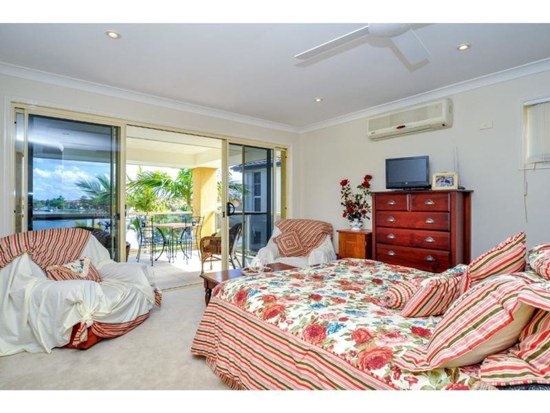 9 Oyster Cove Promenade, Helensvale QLD 4212