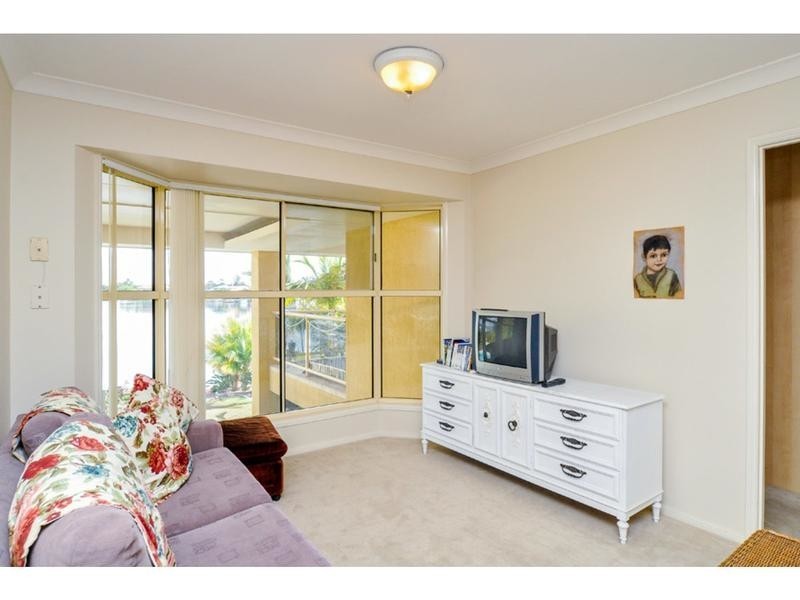 9 Oyster Cove Promenade, Helensvale QLD 4212