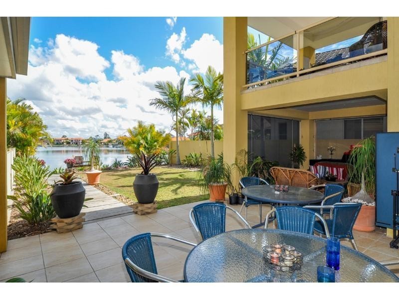 9 Oyster Cove Promenade, Helensvale QLD 4212