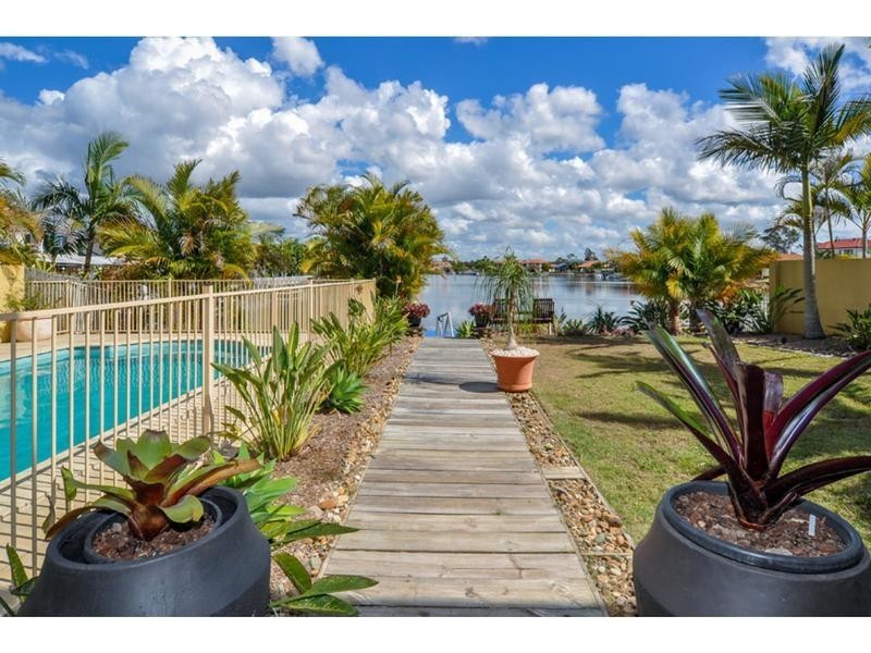 9 Oyster Cove Promenade, Helensvale QLD 4212