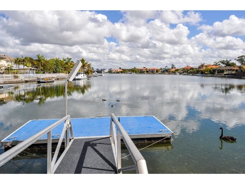 9 Oyster Cove Promenade, Helensvale QLD 4212