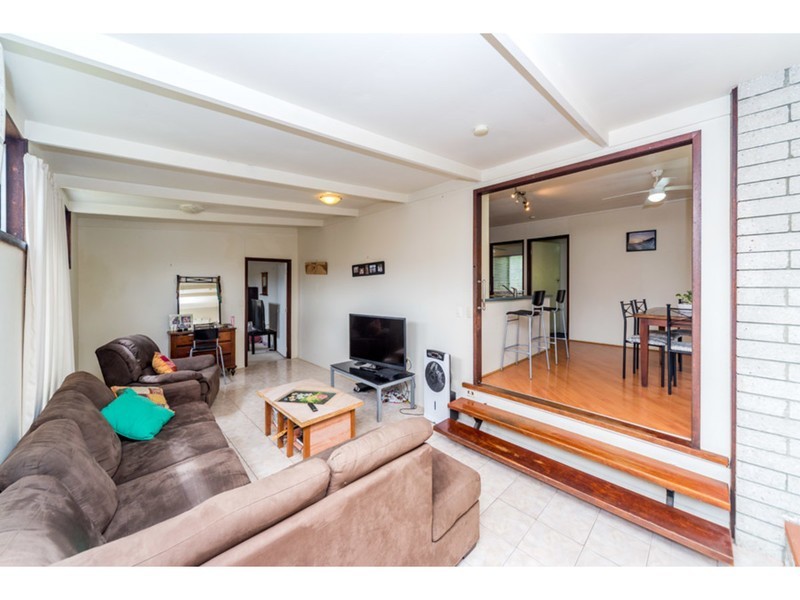 152 Government Road, Labrador QLD 4215