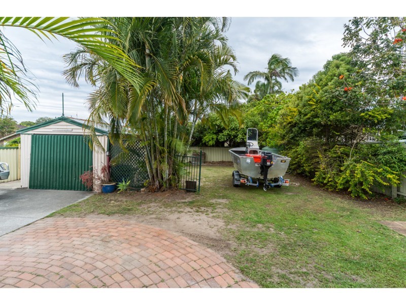 152 Government Road, Labrador QLD 4215