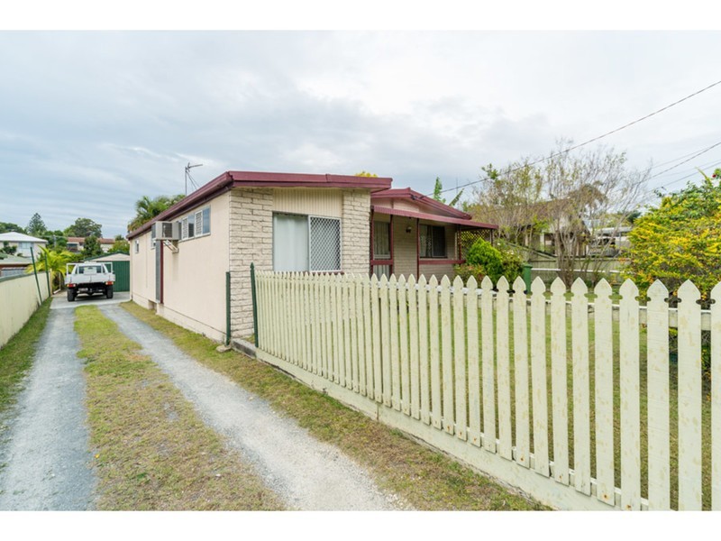 152 Government Road, Labrador QLD 4215