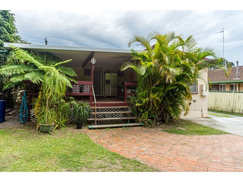 152 Government Road, Labrador QLD 4215