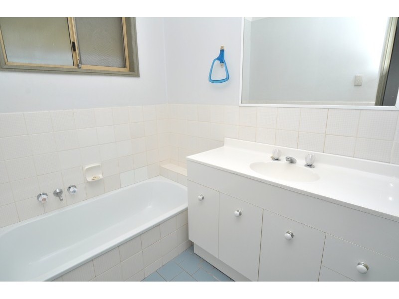 1/12 Stephanie Court, Labrador QLD 4215