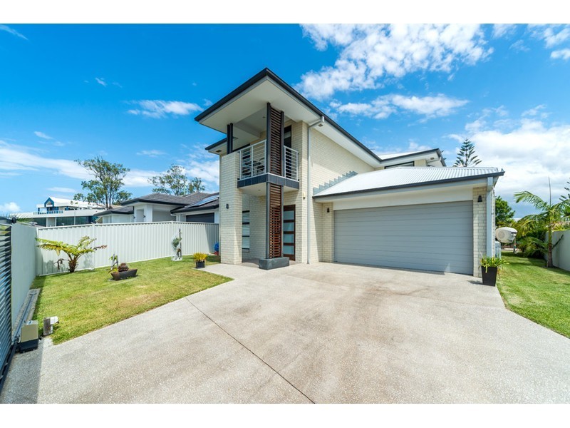 8 Formentera Street, Coombabah QLD 4216