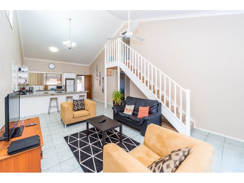 2/140 Oxley Drive, Paradise Point QLD 4216