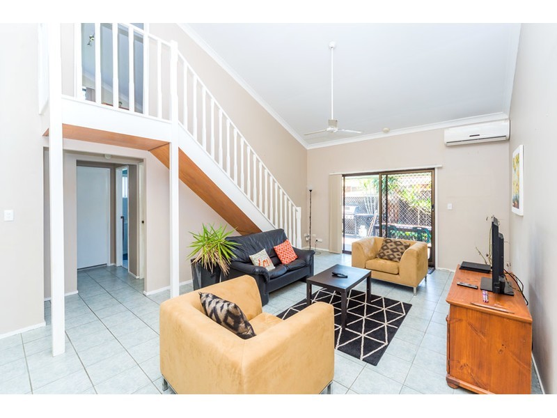 2/140 Oxley Drive, Paradise Point QLD 4216