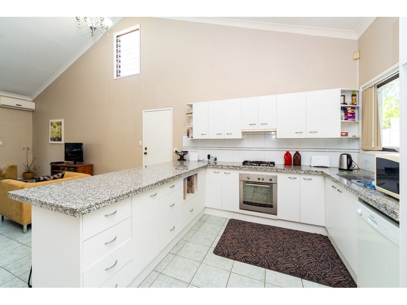 2/140 Oxley Drive, Paradise Point QLD 4216