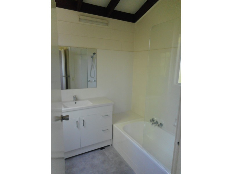 2/24 Gordon Street, Labrador QLD 4215