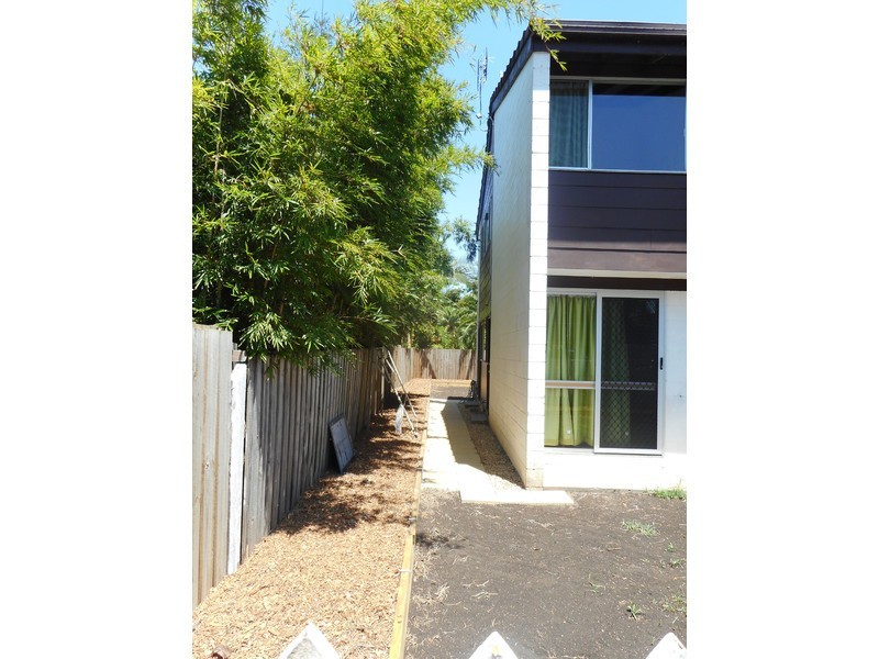 2/24 Gordon Street, Labrador QLD 4215