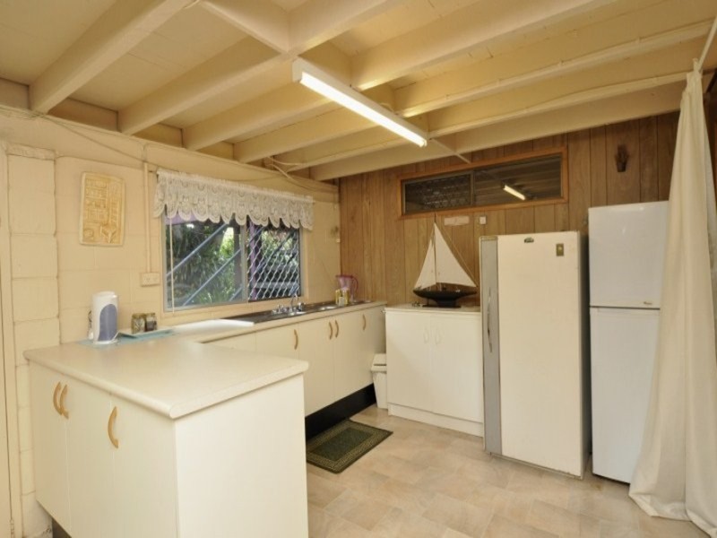 260 Bayview Street, Hollywell QLD 4216