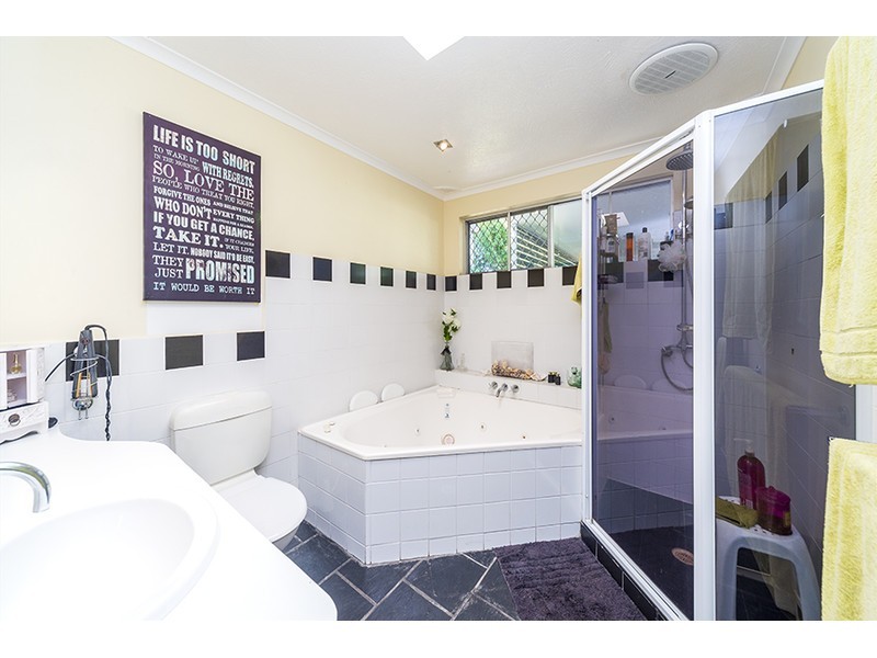 51 Annerley Avenue, Runaway Bay QLD 4216