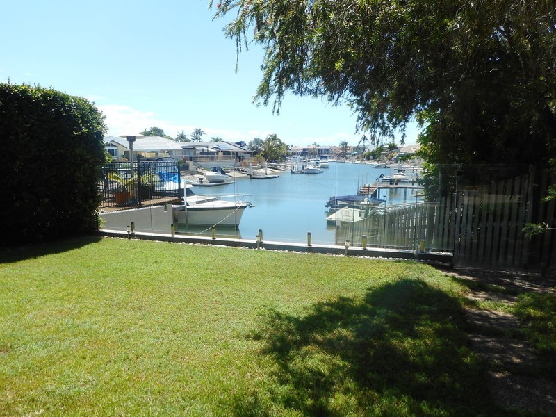 13 Tradewinds Avenue, Paradise Point QLD 4216
