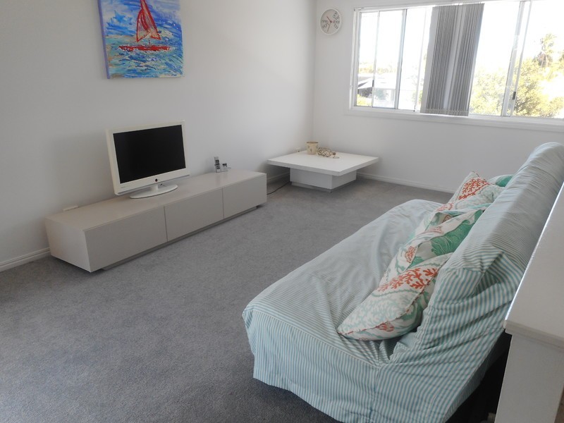 13 Tradewinds Avenue, Paradise Point QLD 4216