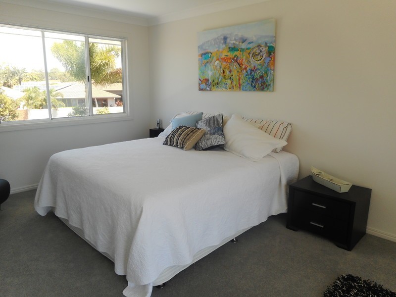 13 Tradewinds Avenue, Paradise Point QLD 4216
