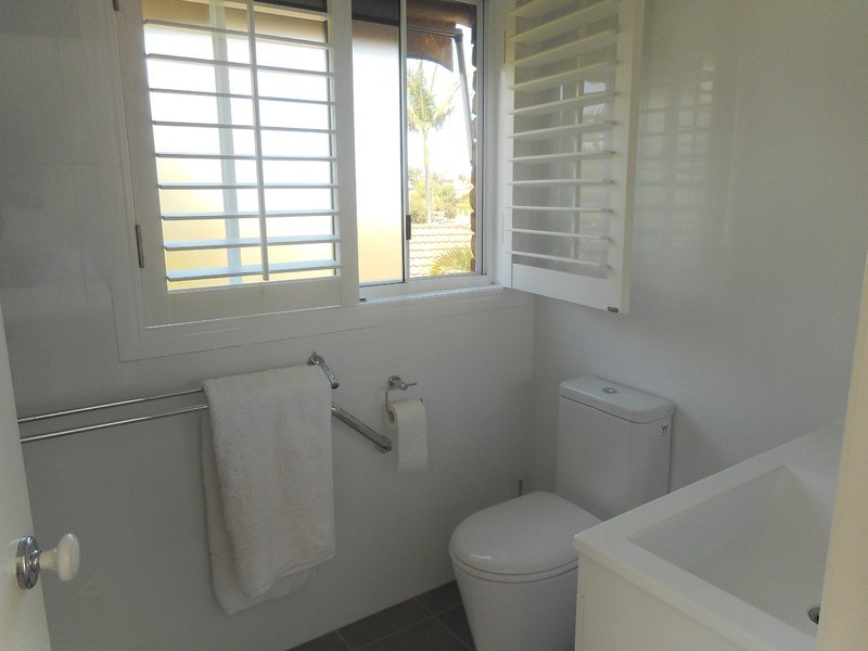 13 Tradewinds Avenue, Paradise Point QLD 4216