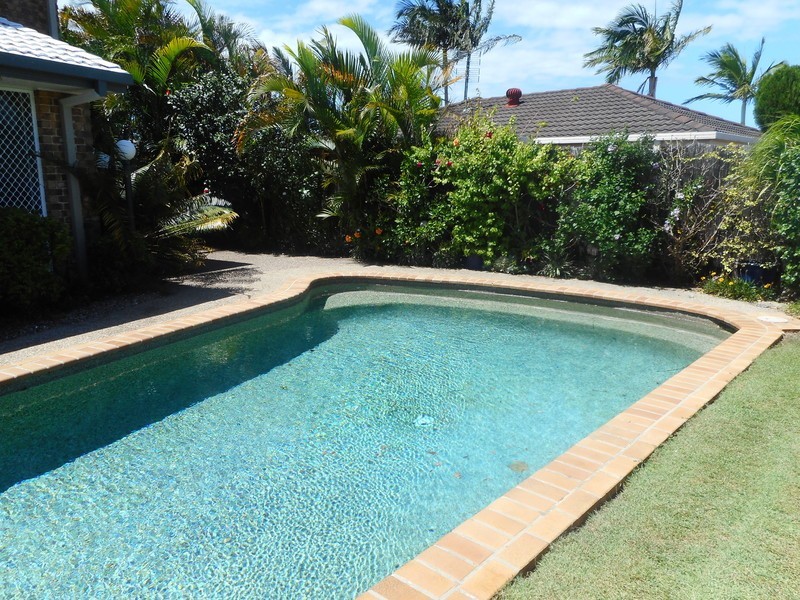 13 Tradewinds Avenue, Paradise Point QLD 4216