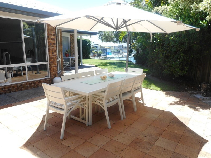 13 Tradewinds Avenue, Paradise Point QLD 4216