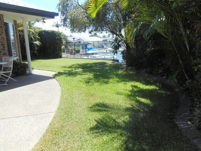 13 Tradewinds Avenue, Paradise Point QLD 4216