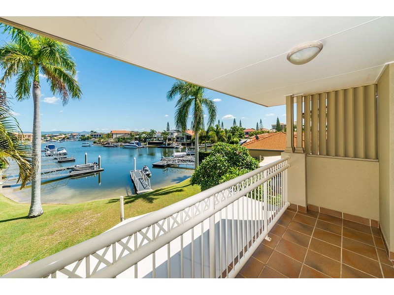 22/76 Bayview Street, Runaway Bay QLD 4216