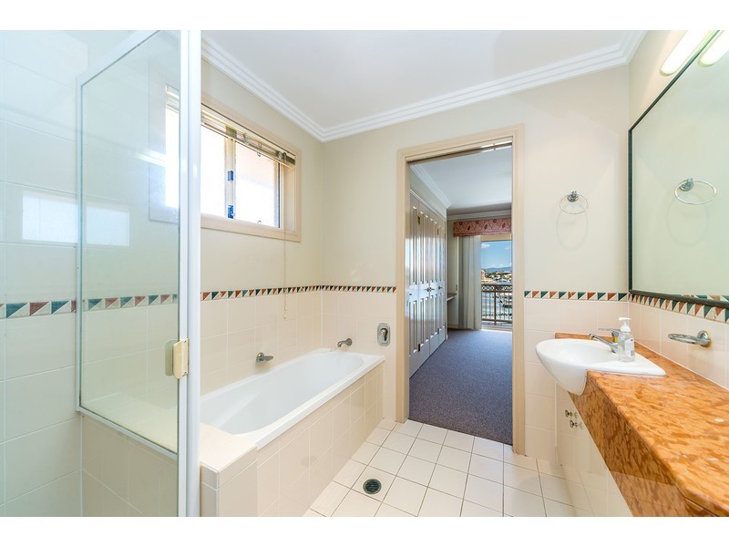 22/76 Bayview Street, Runaway Bay QLD 4216