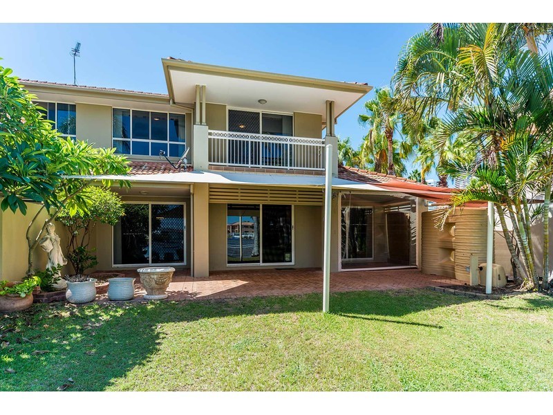 22/76 Bayview Street, Runaway Bay QLD 4216