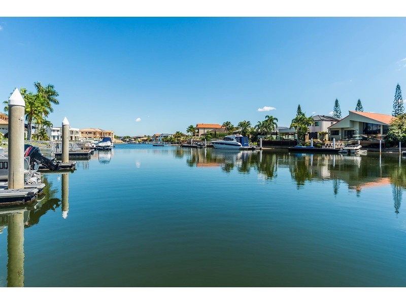 22/76 Bayview Street, Runaway Bay QLD 4216