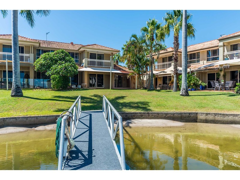 22/76 Bayview Street, Runaway Bay QLD 4216