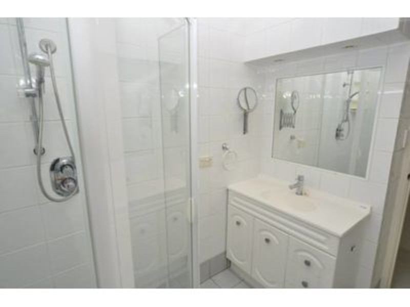 1/108 Oxley Drive, Paradise Point QLD 4216