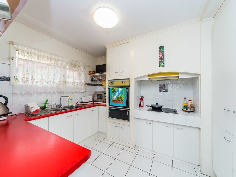 61 Abalone Avenue, Paradise Point QLD 4216