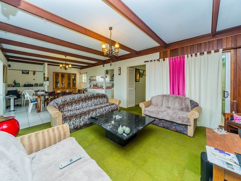 61 Abalone Avenue, Paradise Point QLD 4216