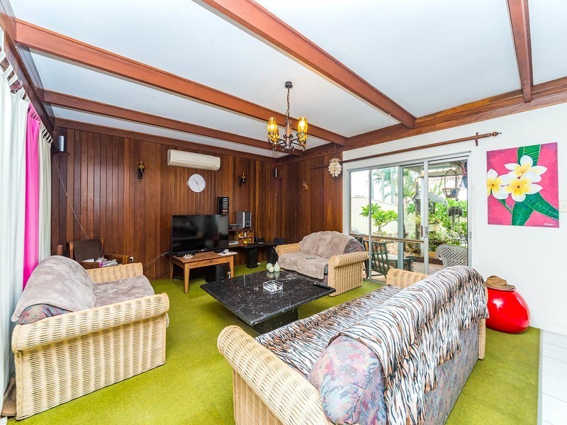 61 Abalone Avenue, Paradise Point QLD 4216