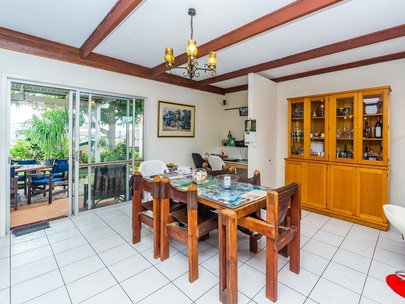 61 Abalone Avenue, Paradise Point QLD 4216