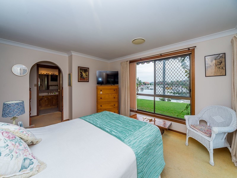 23 Tradewinds Avenue, Paradise Point QLD 4216