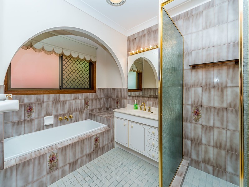 23 Tradewinds Avenue, Paradise Point QLD 4216