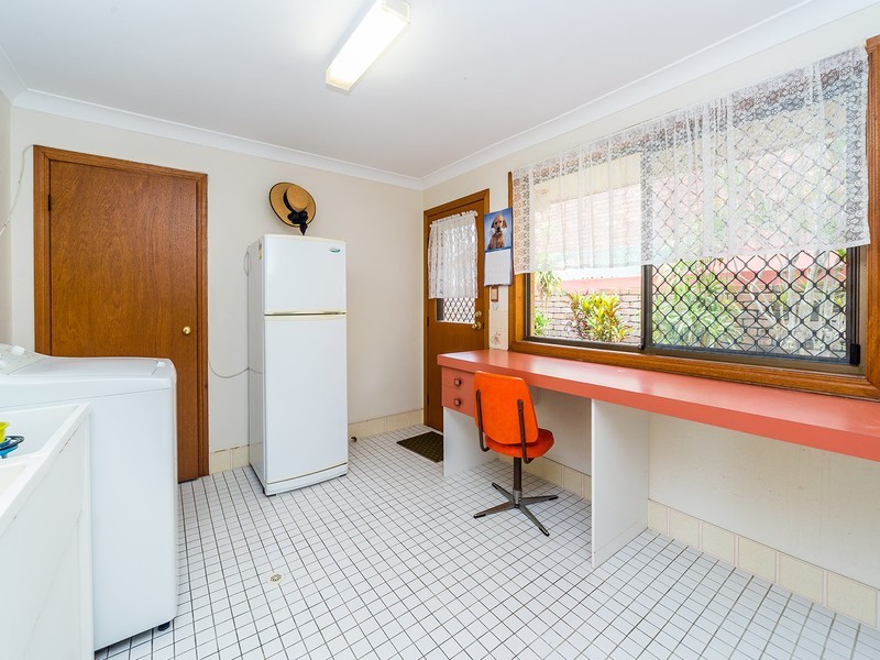 23 Tradewinds Avenue, Paradise Point QLD 4216