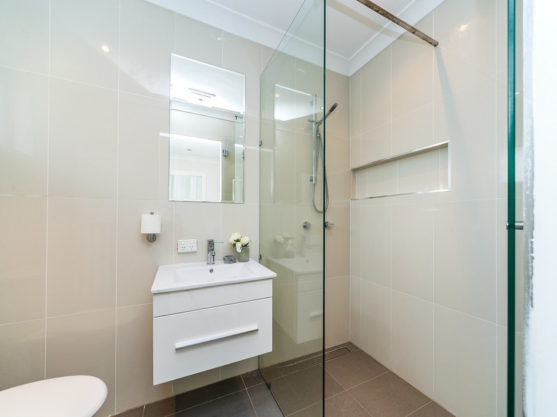 25 Ashgrove Avenue, Runaway Bay QLD 4216