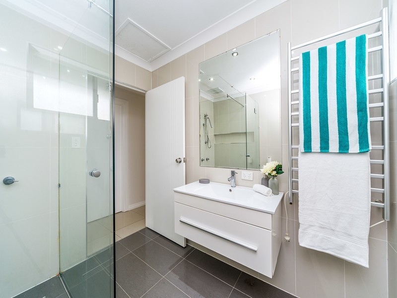 25 Ashgrove Avenue, Runaway Bay QLD 4216