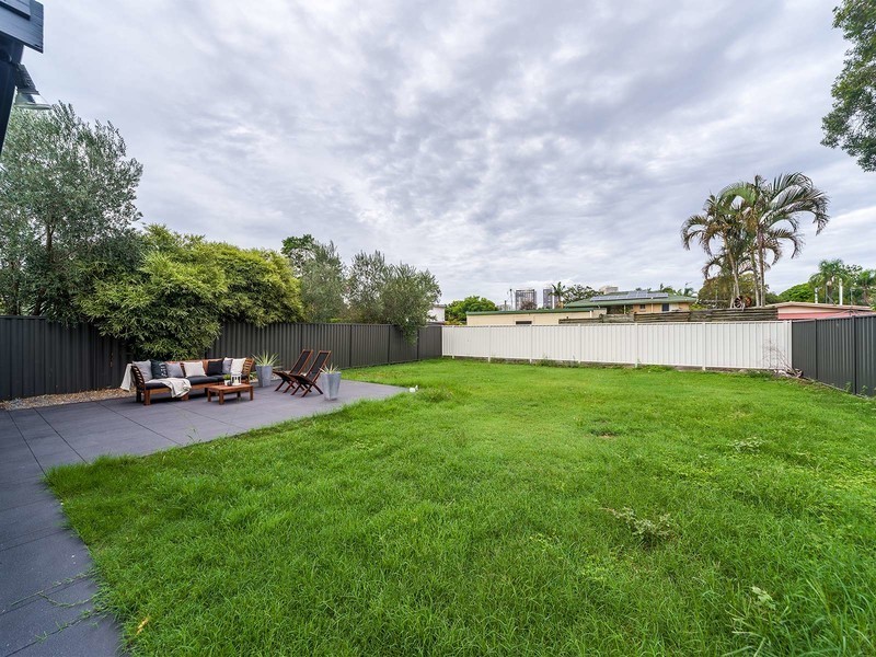 25 Ashgrove Avenue, Runaway Bay QLD 4216