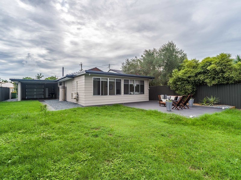 25 Ashgrove Avenue, Runaway Bay QLD 4216