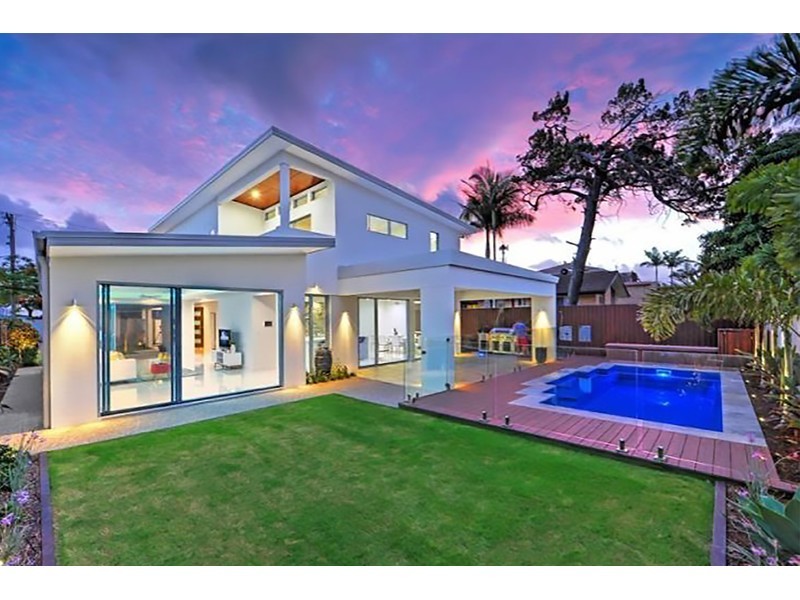 5 Robin Avenue, Paradise Point QLD 4216