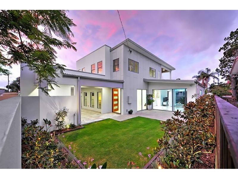 5 Robin Avenue, Paradise Point QLD 4216