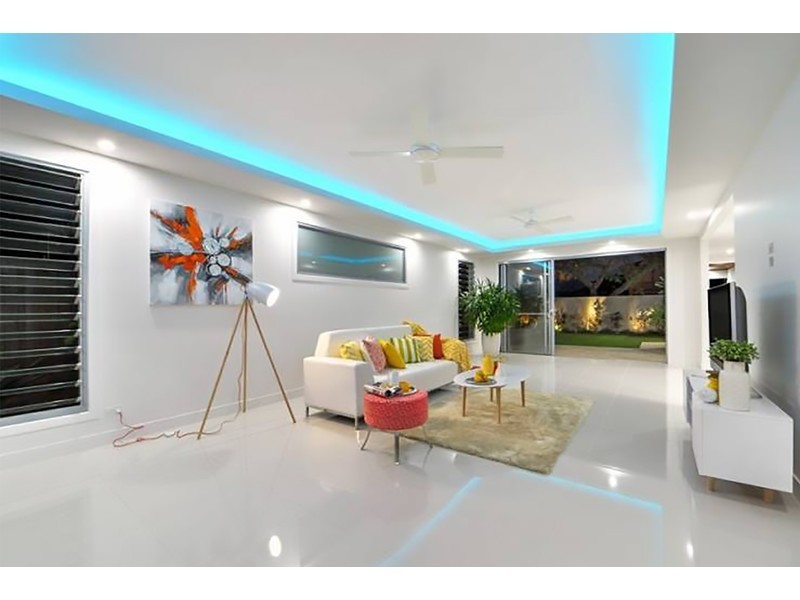 5 Robin Avenue, Paradise Point QLD 4216