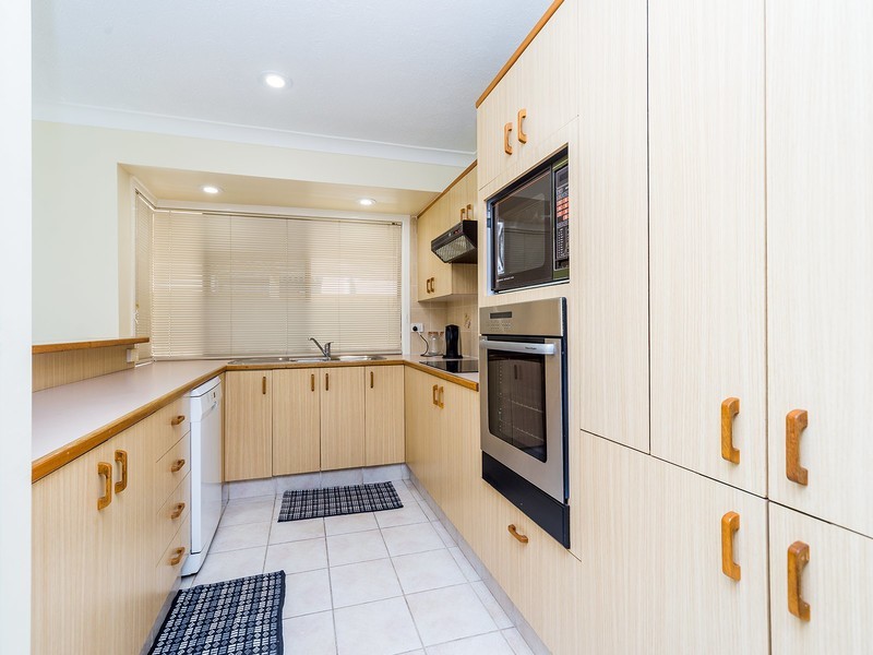 54 Victor Avenue, Paradise Point QLD 4216