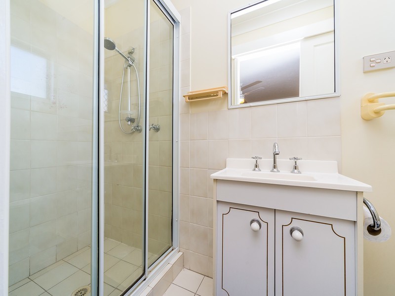 54 Victor Avenue, Paradise Point QLD 4216