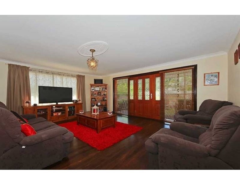 18 Billington Street, Labrador QLD 4215