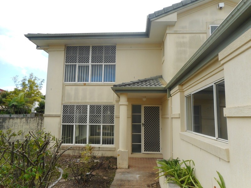 31 Royal Court, Ashmore QLD 4214
